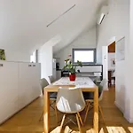 Apartman & Nugal Makarska
